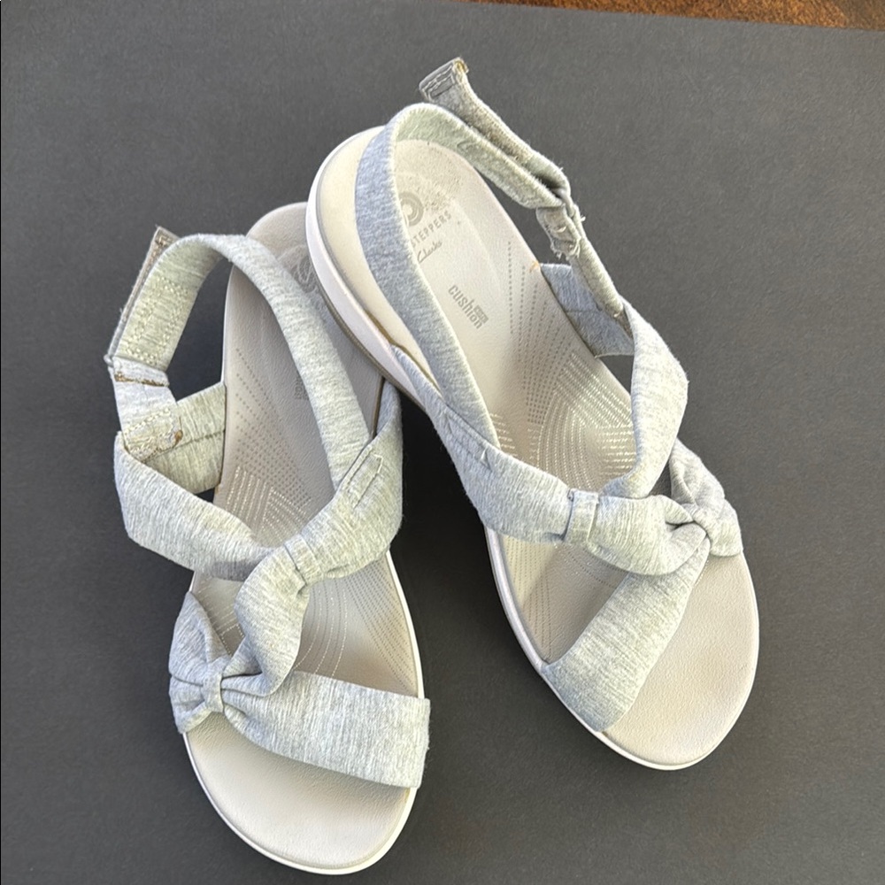 CLARK's Cloudstepper's Light Gray Knotted Slingback Sandals - Comfort
